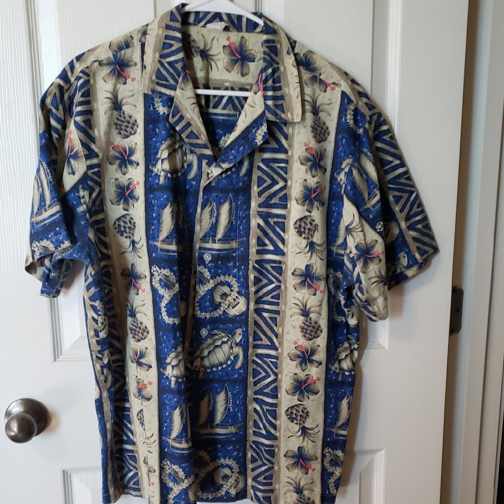 Kalena Men's Short-Sleeve Blue Hawaiian Print Shirt.
